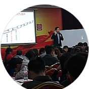 專(zhuān)家輔導(dǎo)、現(xiàn)場(chǎng)沙龍，更多干貨與人脈資源